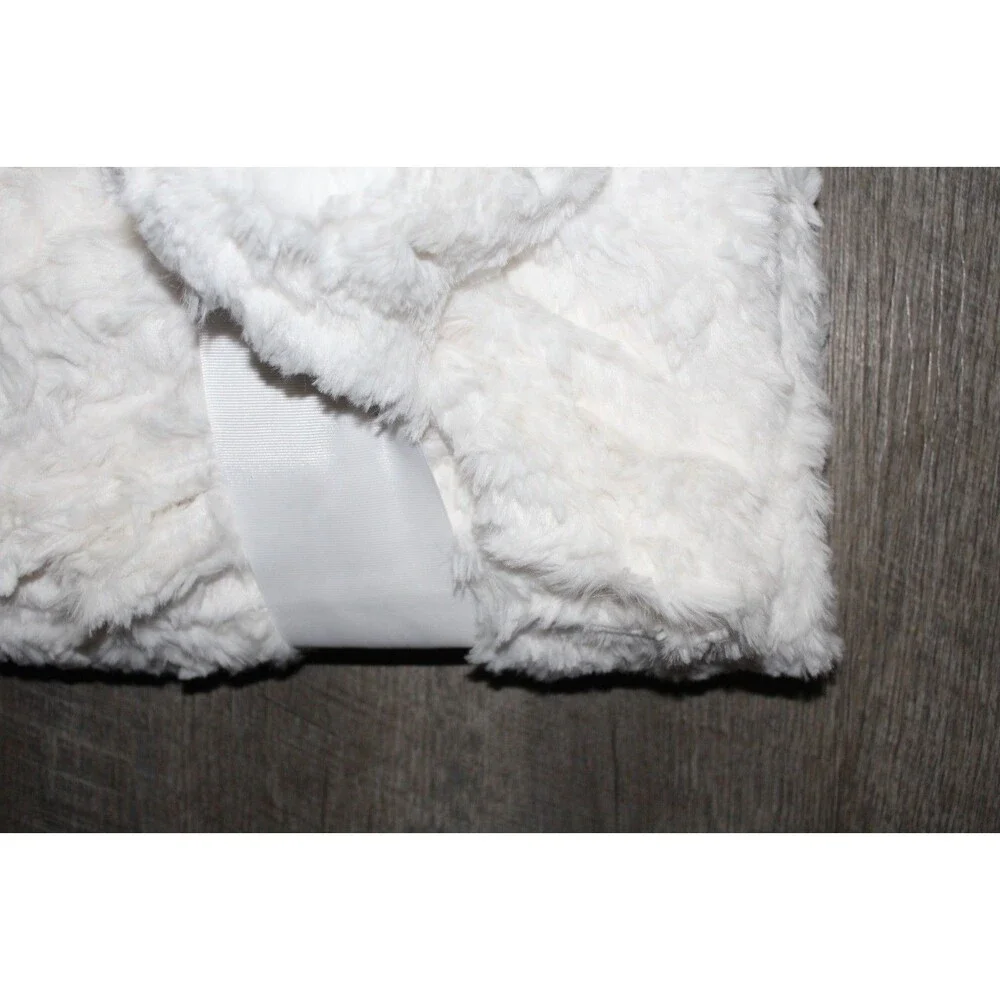 New with Tags UGG Home ADALEE Plush Throw Blanket‎ Natural White 50x 70